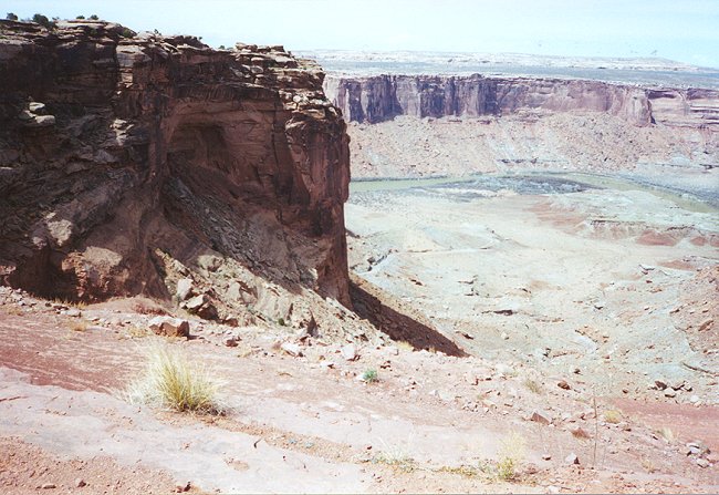 106-day1_horsethiefCliffL.jpg (650x447; 91259 bytes)