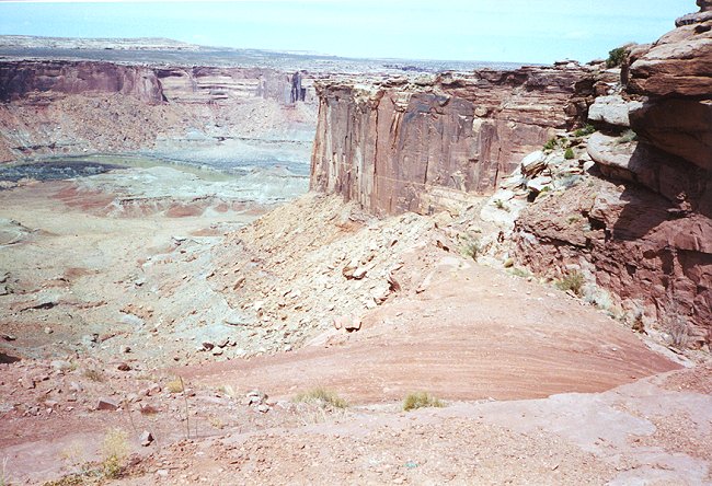 108-day1_horsethiefCliffR.jpg (650x444; 105909 bytes)