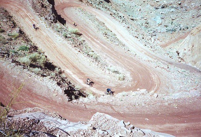 110-day1_horsethiefSwitchbacks.jpg (650x443; 121418 bytes)