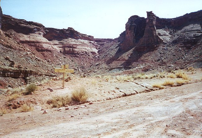 114-day1_horsethiefBottom.jpg (650x445; 105623 bytes)